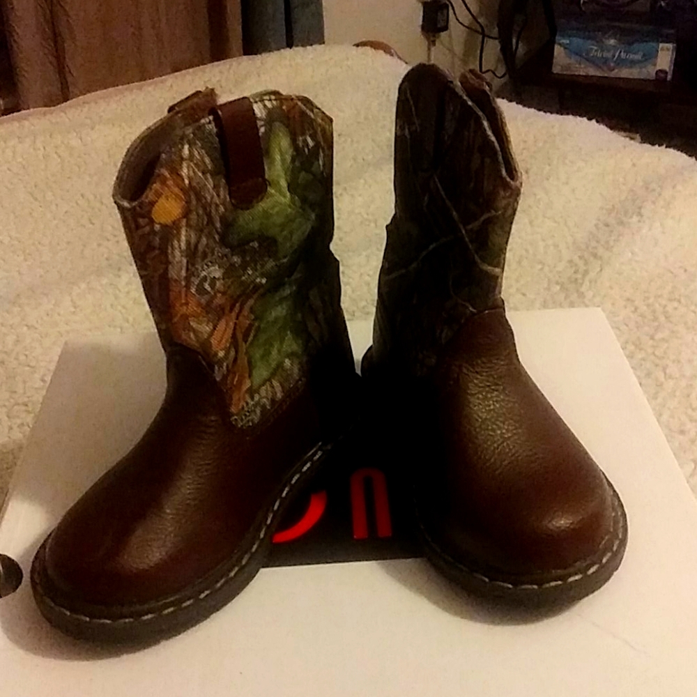 Children's camo boots